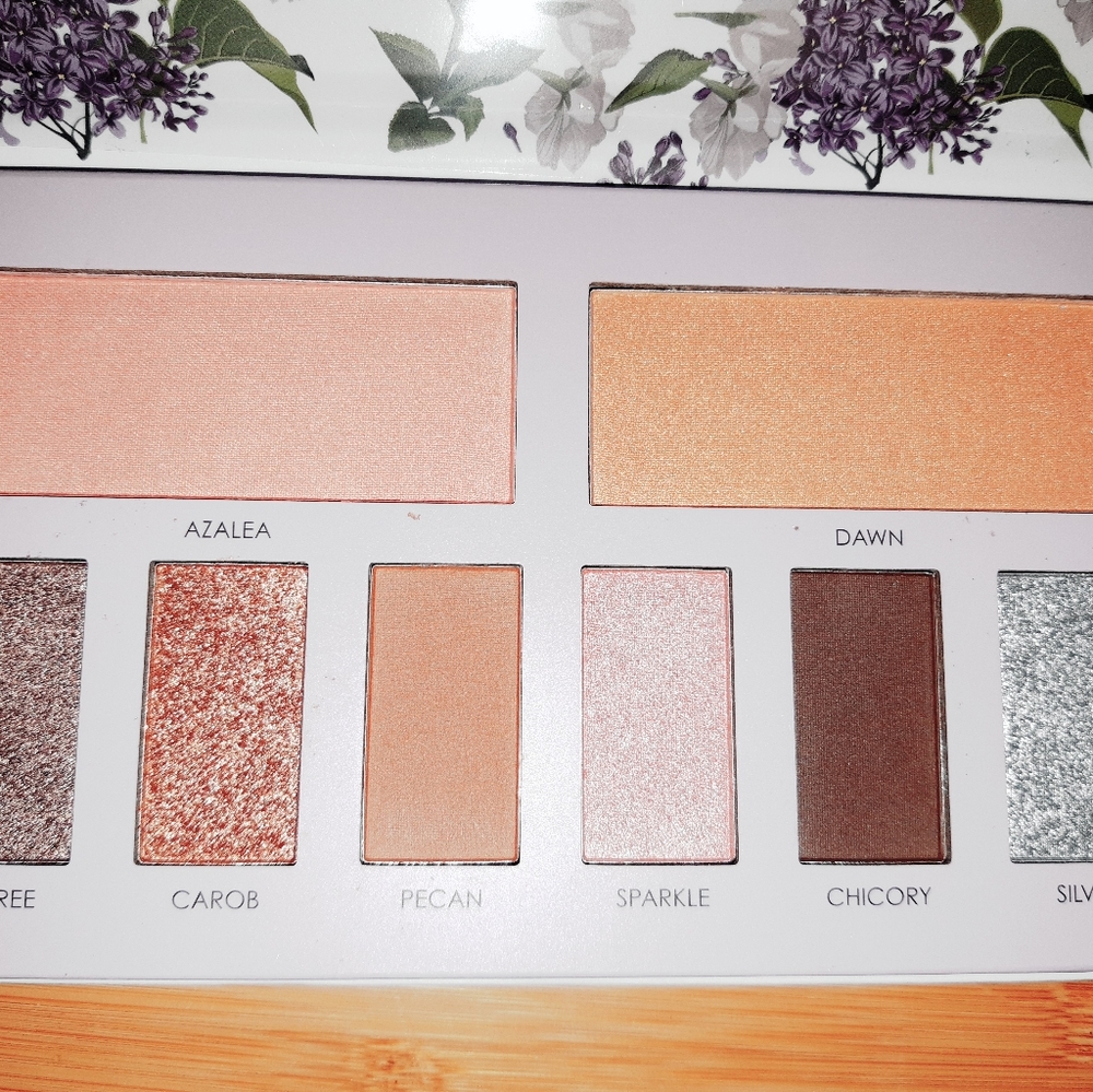 Vegan make up, sakura and sage eye shadow pallet e